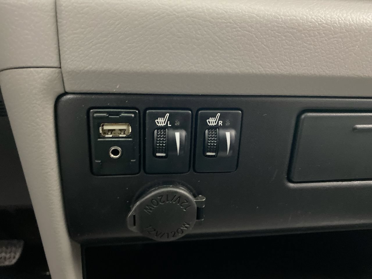 Used 2015 Toyota Sienna XLE w/ XLE Navigation Package AWD/4WD image 20