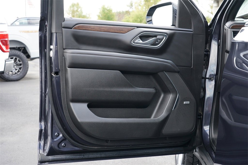 Used 2023 Chevrolet Suburban High Country image 14