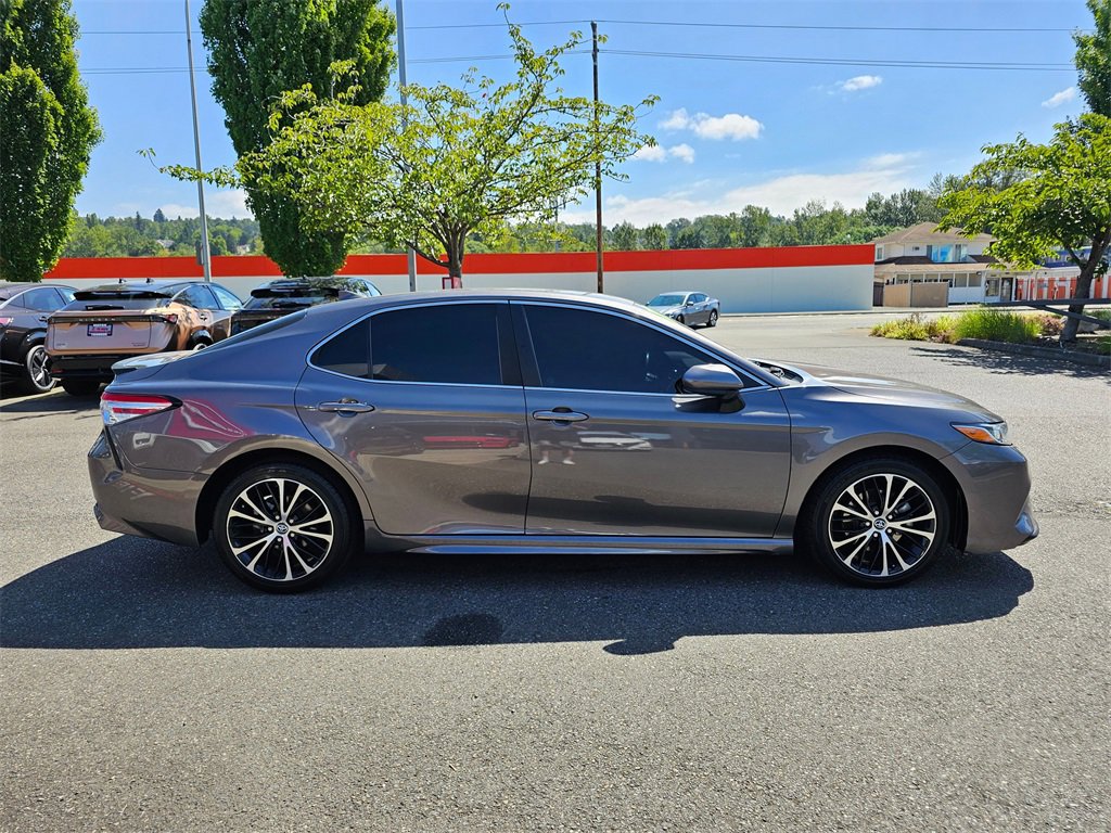 Used 2020 Toyota Camry SE image 4