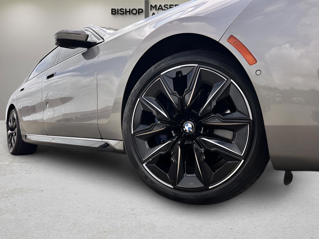 Used 2024 BMW 740i w/ Premium Package image 24