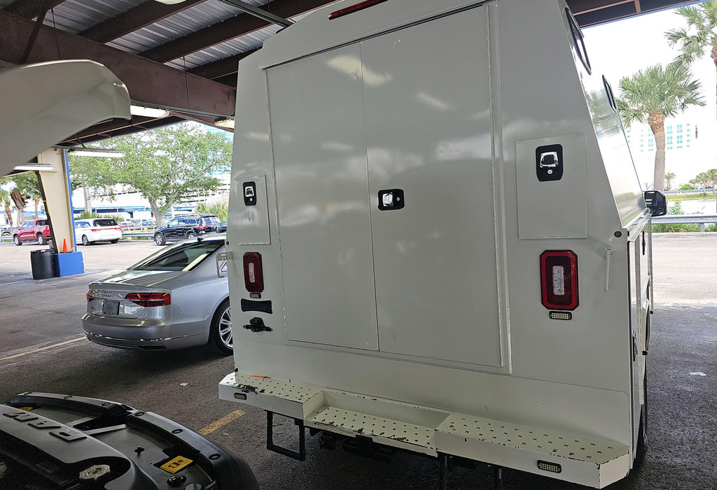 Used 2018 Ford F550 2WD SuperCab Super Duty w/ Power Equipment Group image 4