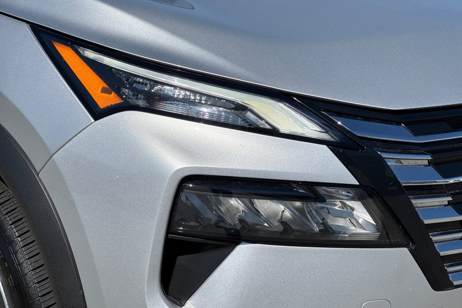 Used 2025 Nissan Rogue SV AWD/4WD image 12