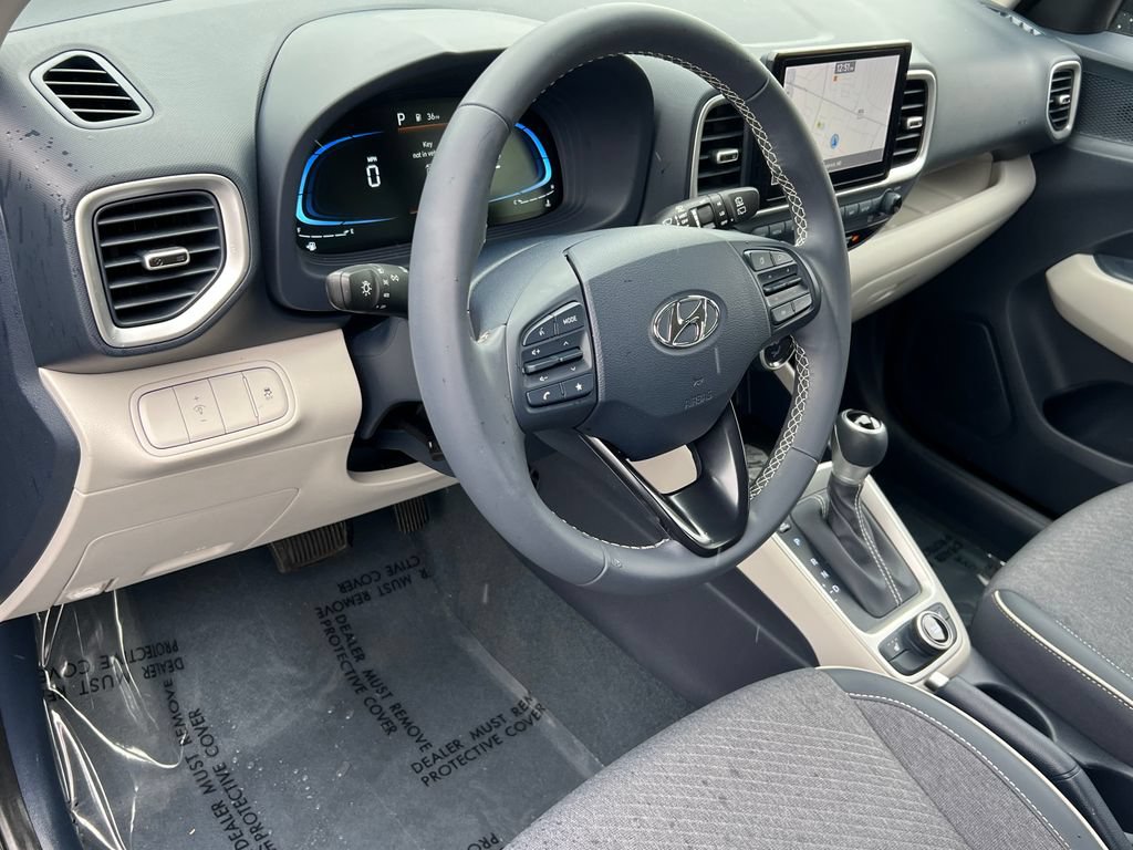 Used 2025 Hyundai Venue Limited FWD image 18