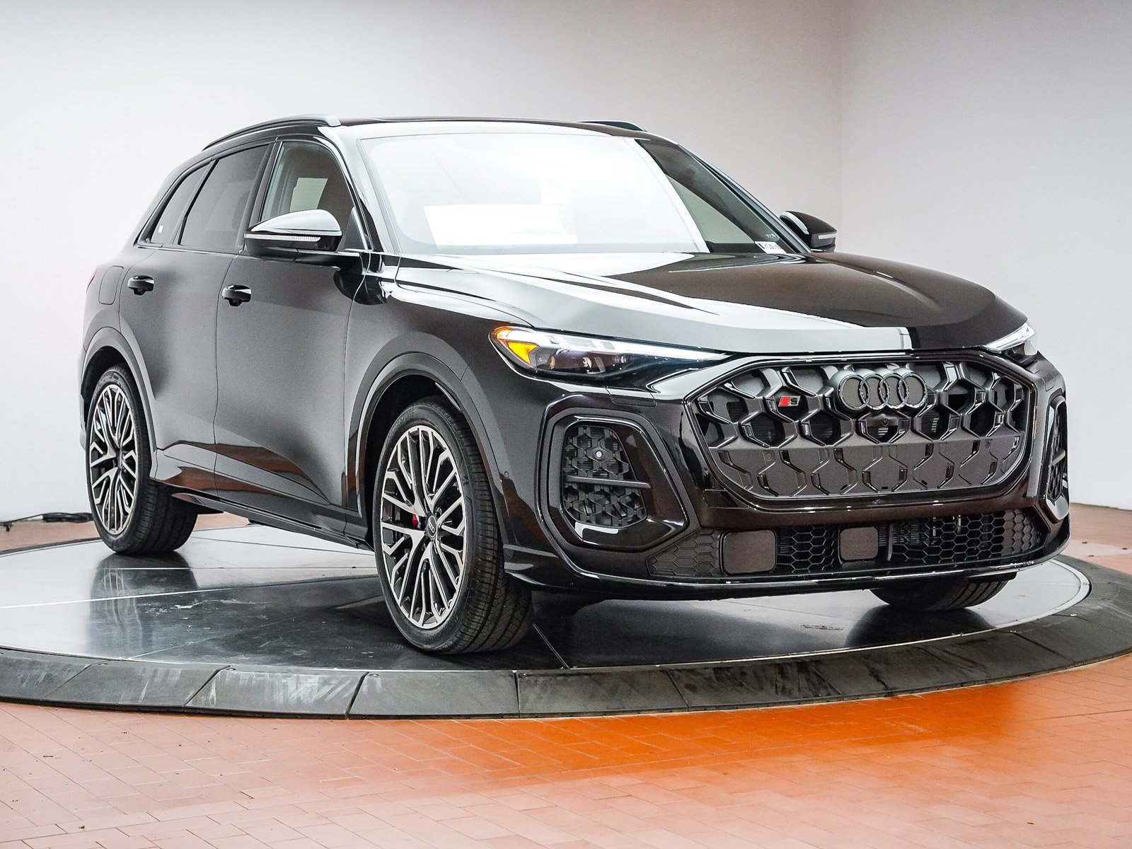 New 2025 Audi SQ5 Premium Plus image 3