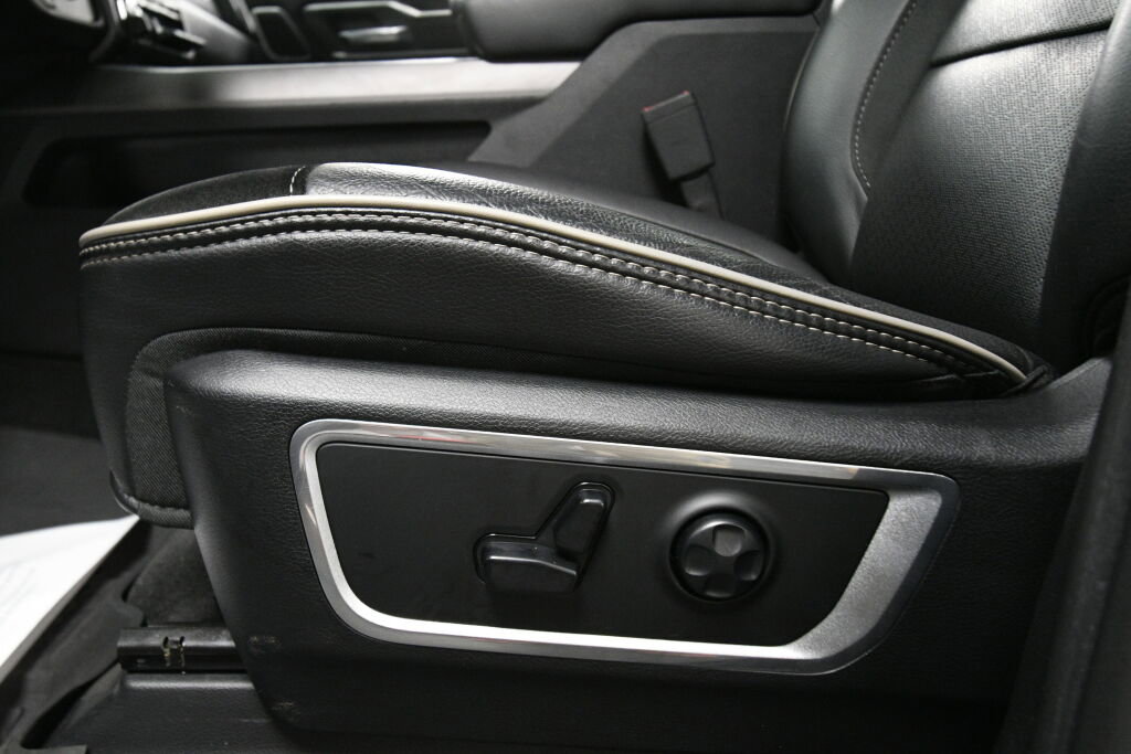 Used 2020 RAM 1500 Laramie AWD/4WD image 10