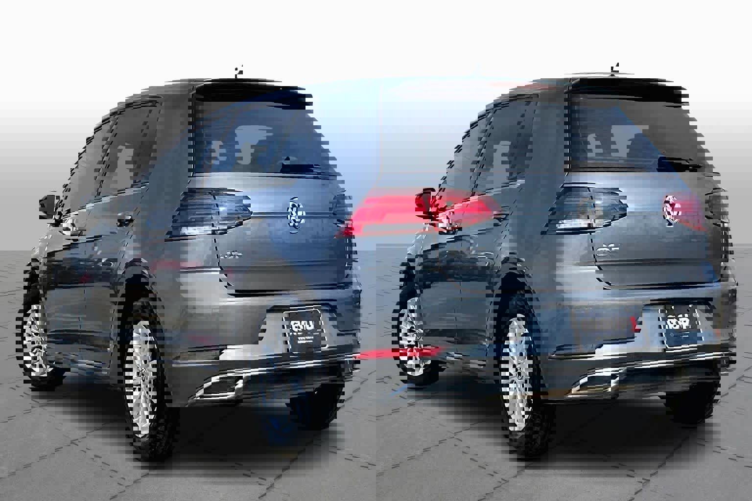 Used 2019 Volkswagen Golf S image 11