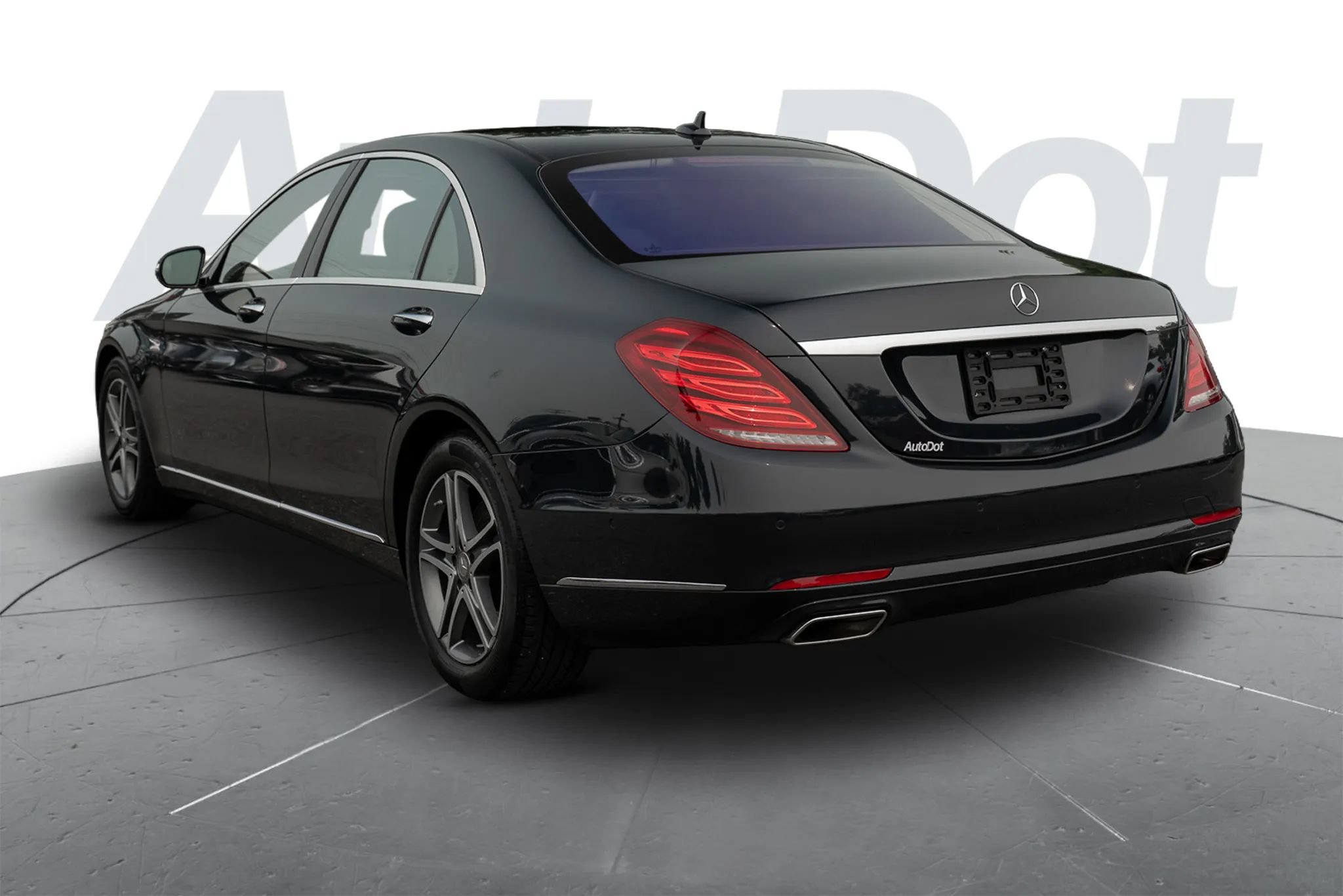 Used 2016 Mercedes-Benz S 550 4MATIC Sedan w/ Premium Package image 2