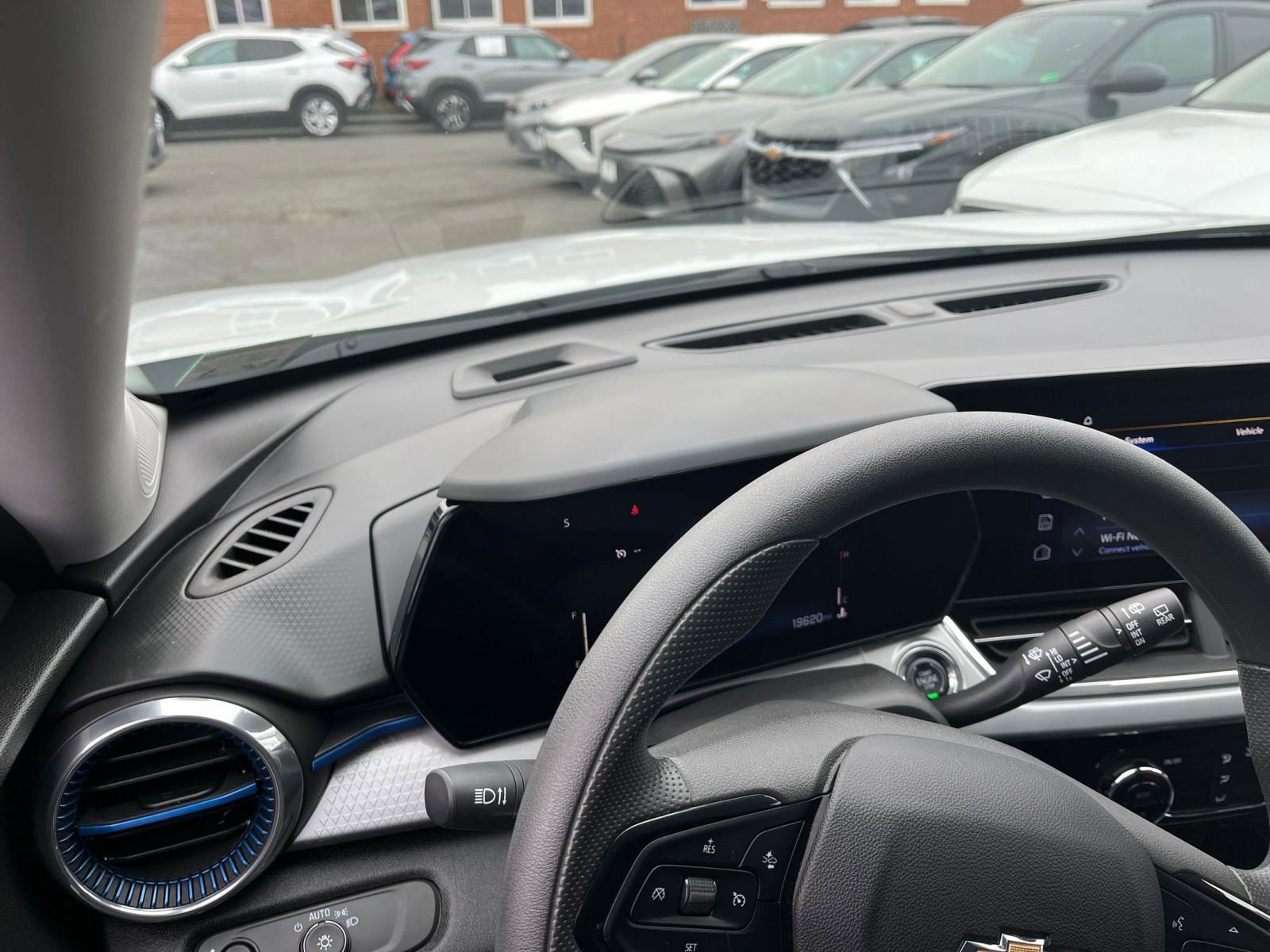 Used 2025 Chevrolet Trax LT image 34