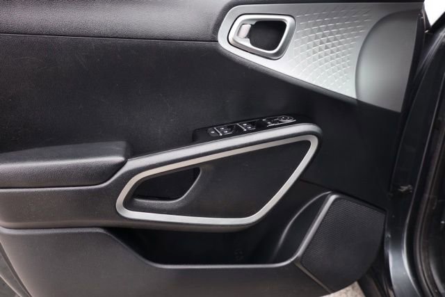 Used 2022 Kia Soul LX image 20