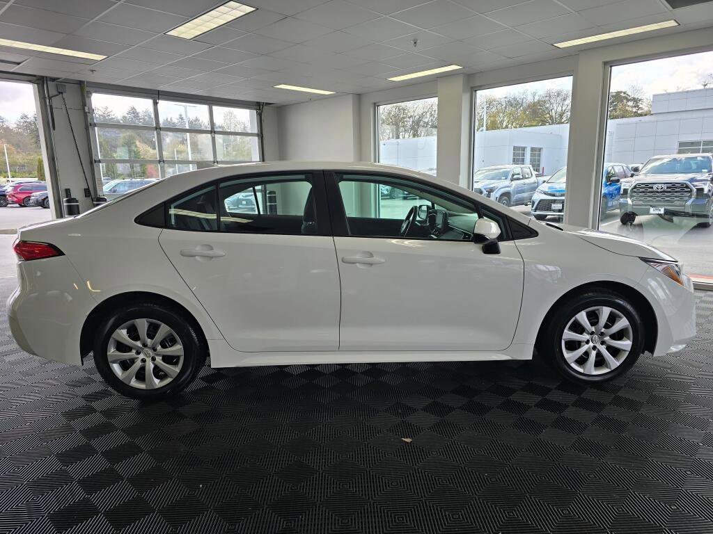 Used 2024 Toyota Corolla LE FWD image 2
