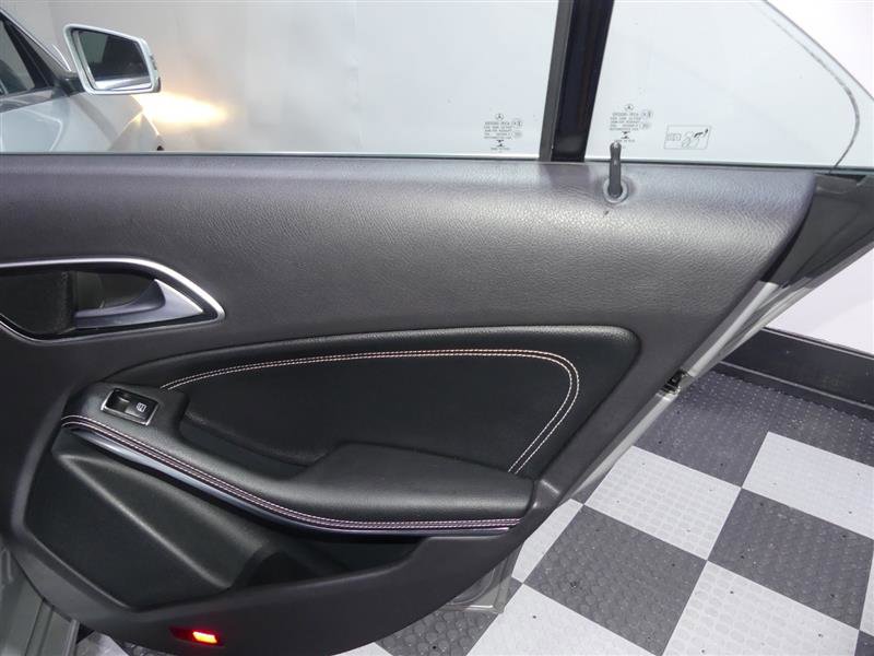 Used 2015 Mercedes-Benz CLA 250 4MATIC image 24