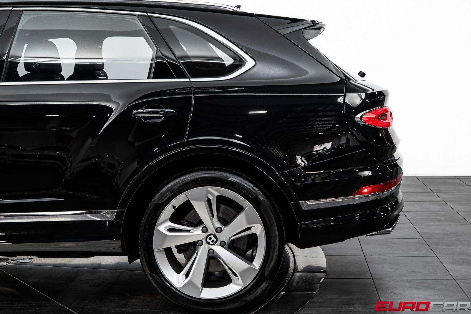 Used 2024 Bentley Bentayga image 14