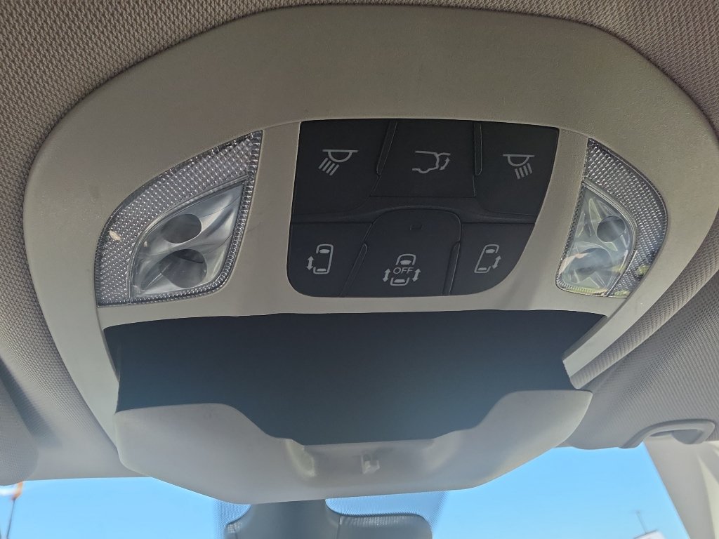 Used 2023 Chrysler Pacifica Touring-L FWD image 28