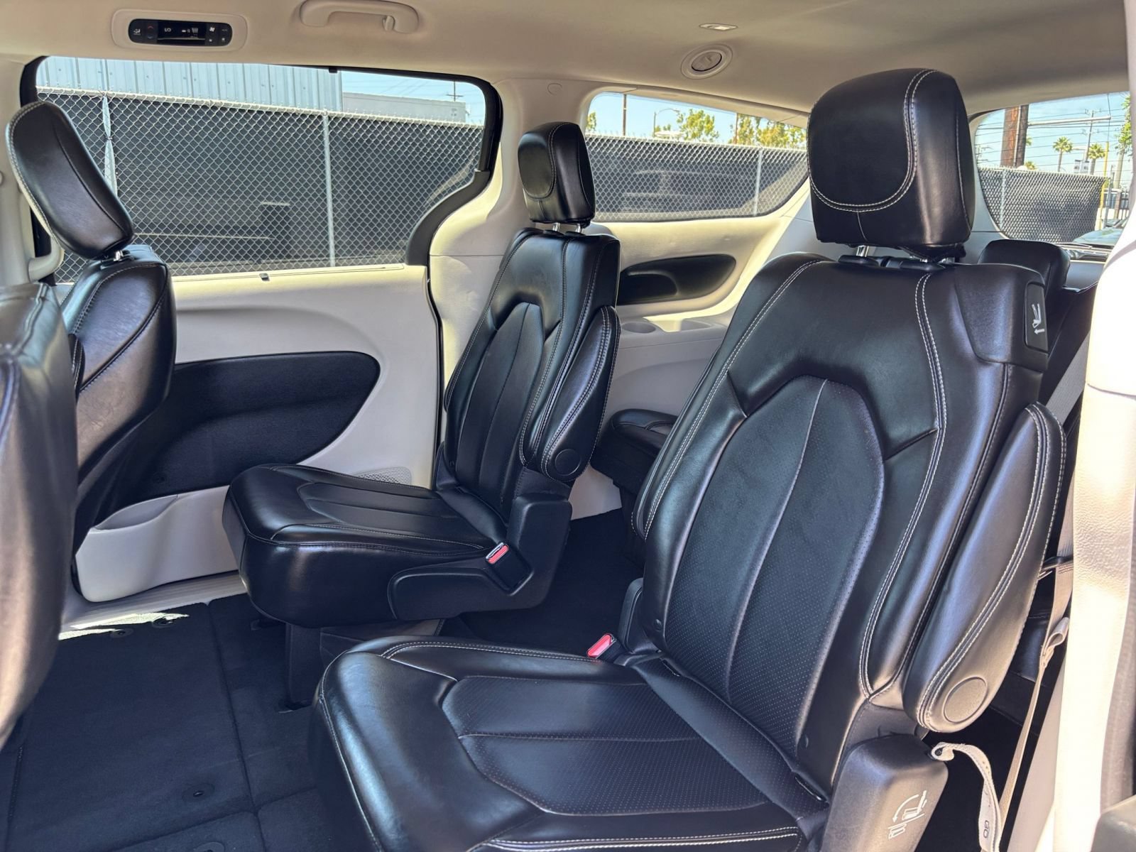 Used 2024 Chrysler Pacifica Touring-L FWD image 26