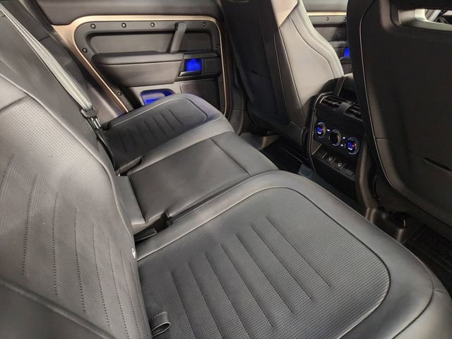 Used 2025 Land Rover Defender 110 image 30
