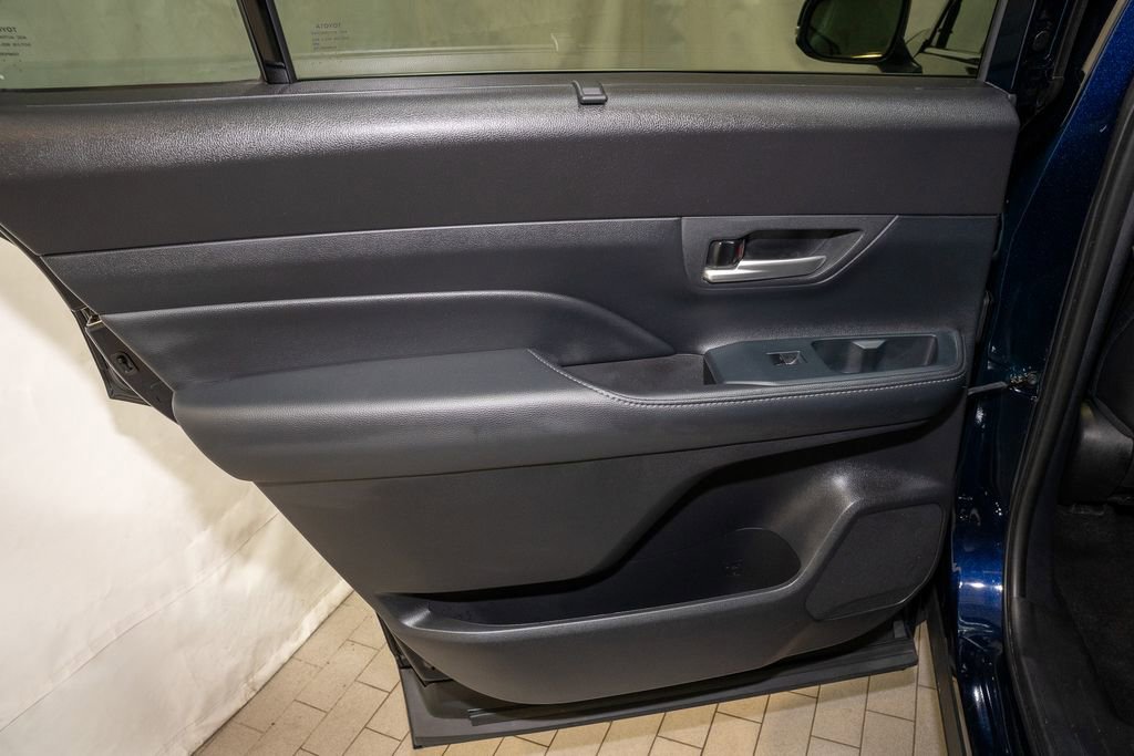 Used 2025 Toyota Grand Highlander FWD image 12