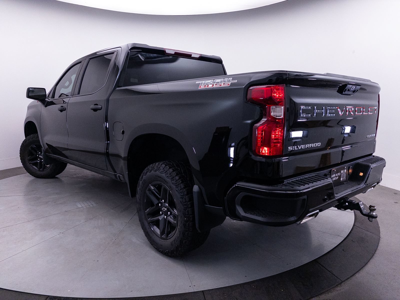 Used 2024 Chevrolet Silverado 1500 Custom Trail Boss AWD/4WD image 4