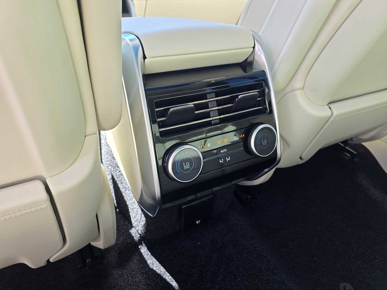 New 2025 Land Rover Range Rover SE image 22