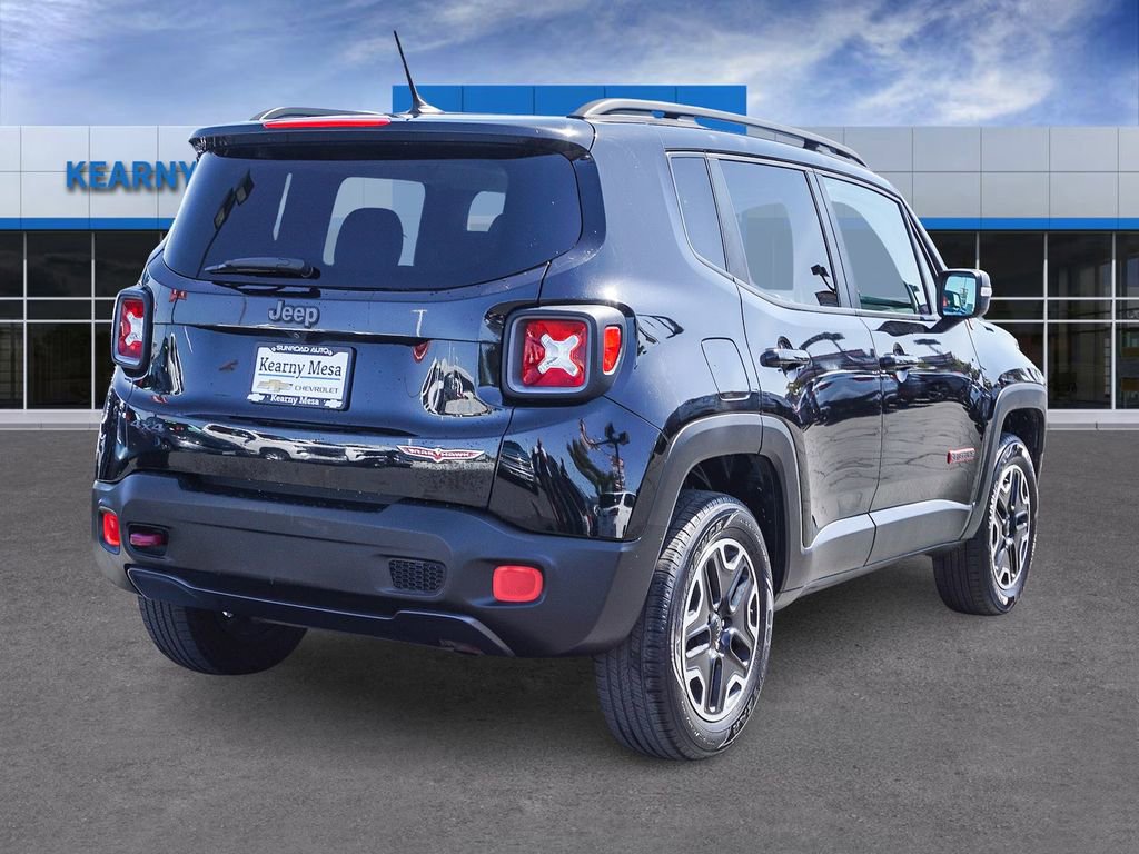 Used 2017 Jeep Renegade Trailhawk w/ Premium Trailhawk Package AWD/4WD image 6