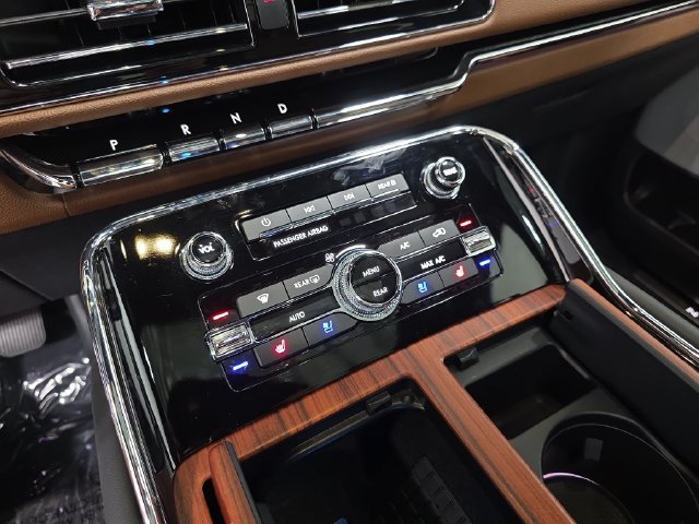 Certified 2024 Lincoln Navigator Reserve AWD/4WD image 21