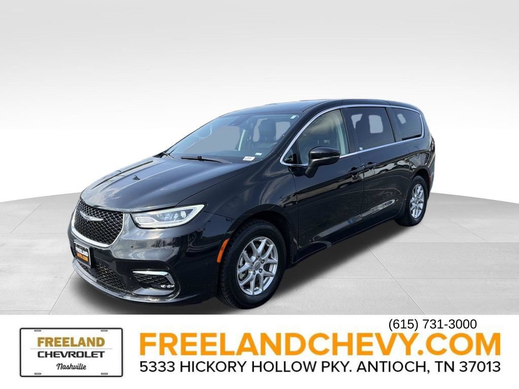 Used 2023 Chrysler Pacifica Touring-L FWD image 7