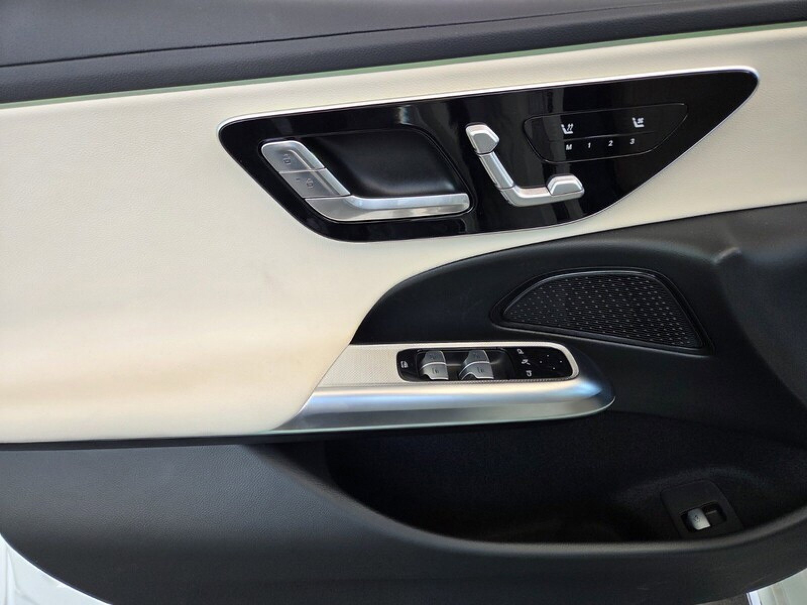 New 2026 Mercedes-Benz E 350 4MATIC Sedan image 21