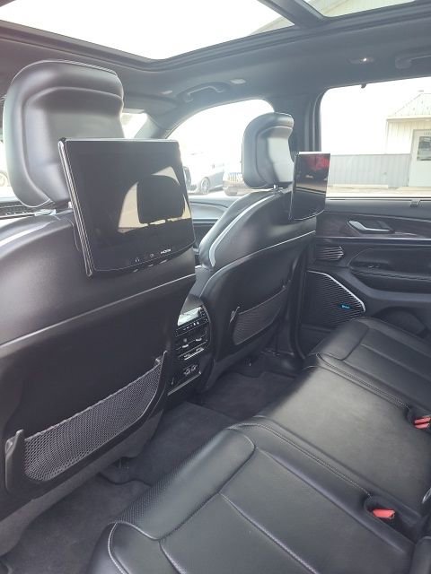 Used 2023 Jeep Grand Cherokee Overland w/ Advanced Protech Group III image 17