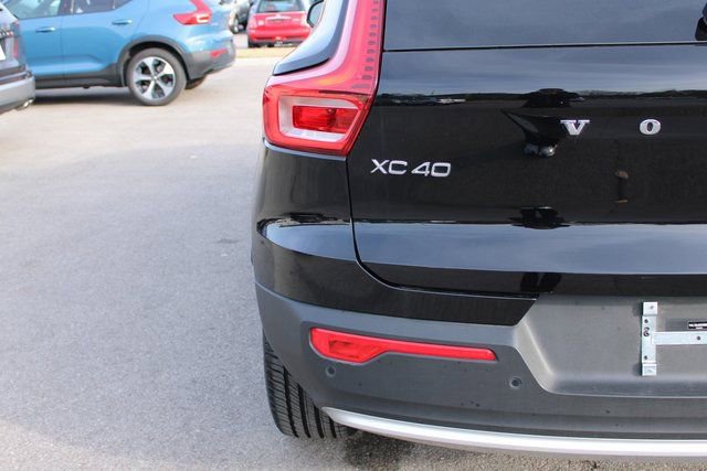 Used 2025 Volvo XC40 B5 Core image 45