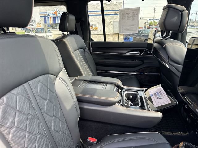 Used 2024 Jeep Grand Wagoneer Series III w/ Rear Seat Video Group 1 AWD/4WD image 27