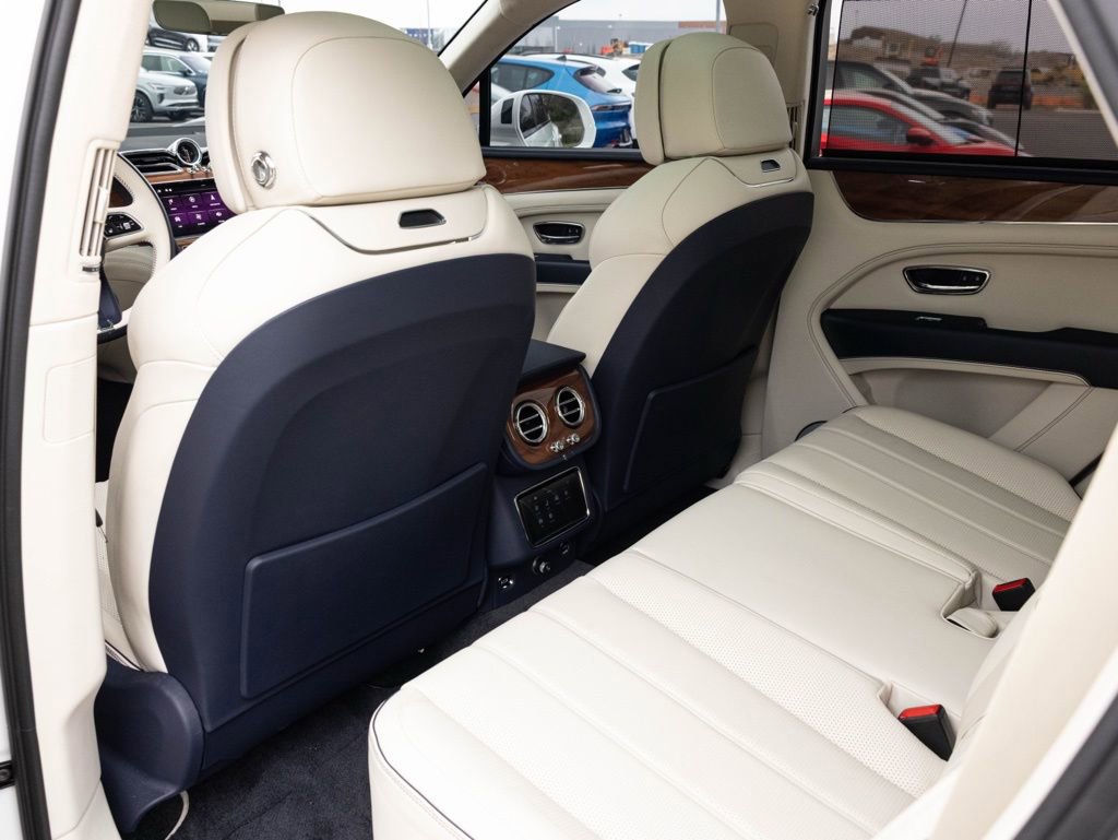 Used 2024 Bentley Bentayga image 56