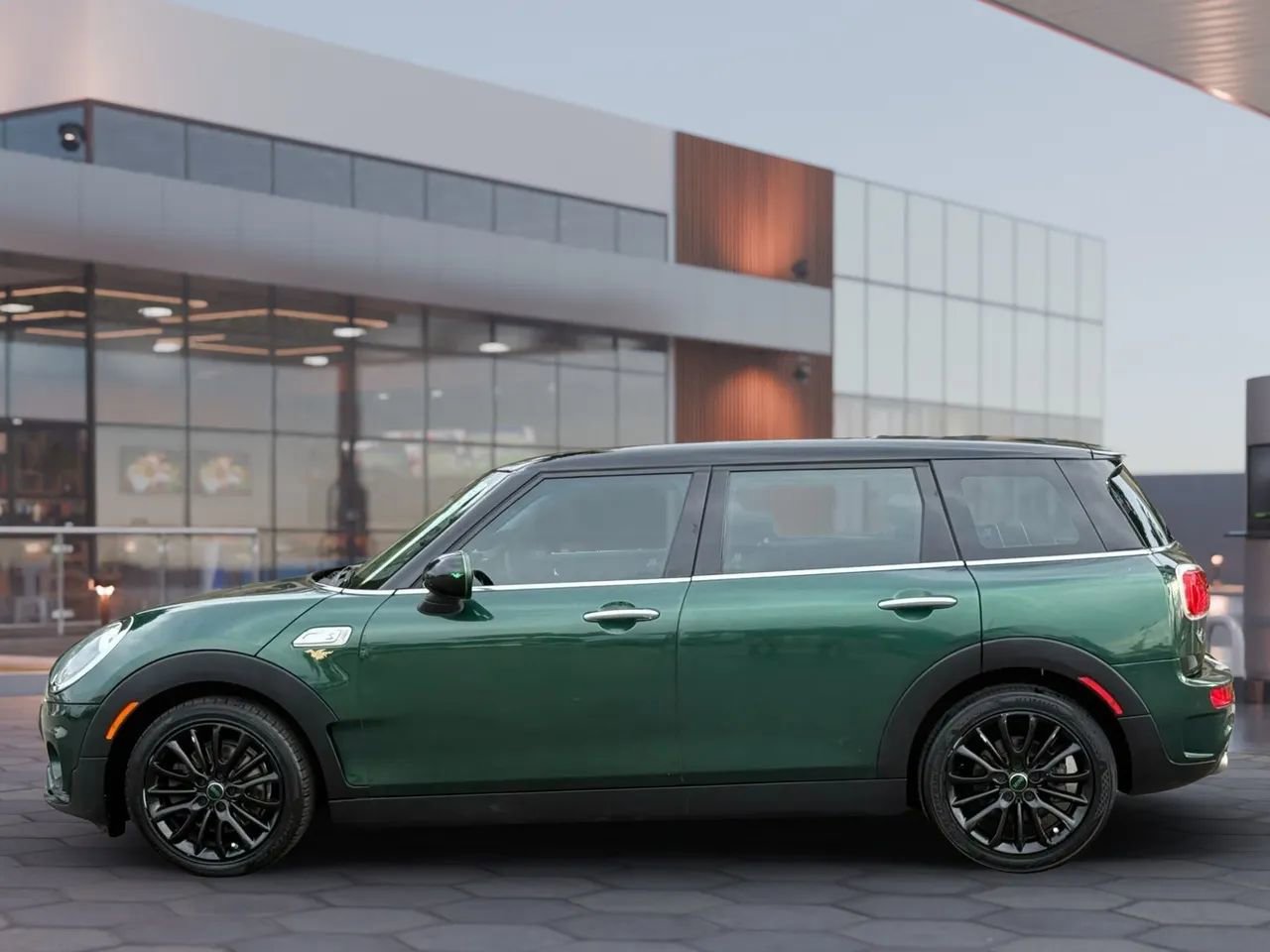 Used 2017 MINI Cooper Clubman S image 3