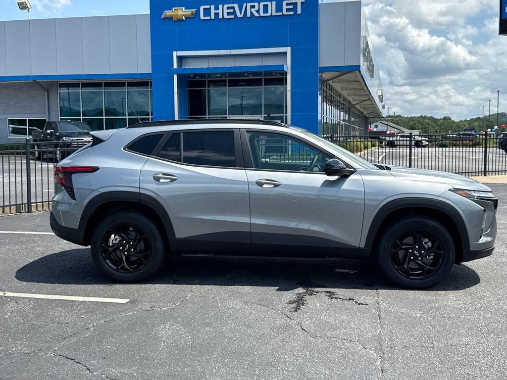 New 2026 Chevrolet Trax LT w/ Midnight Edition FWD image 5