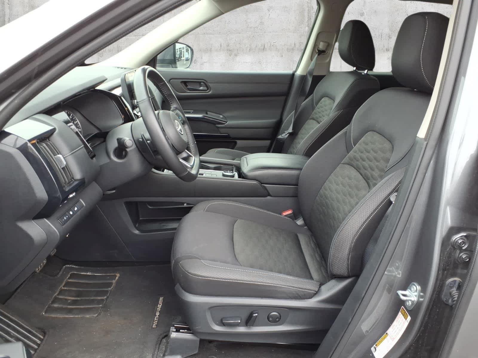 Used 2025 Nissan Pathfinder SV AWD/4WD image 4