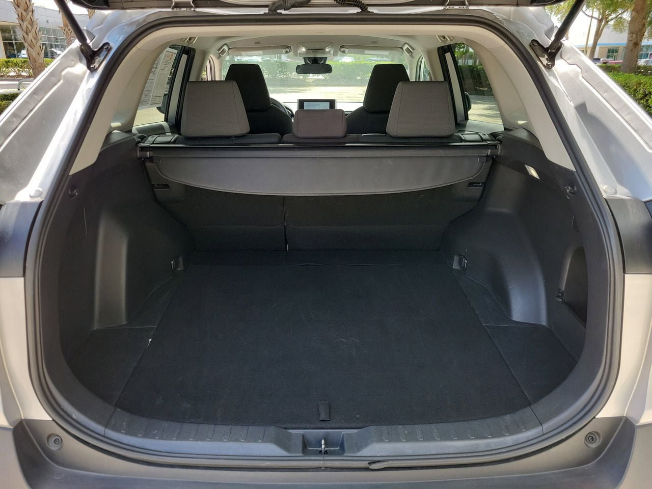 Used 2024 Toyota RAV4 XLE FWD image 8