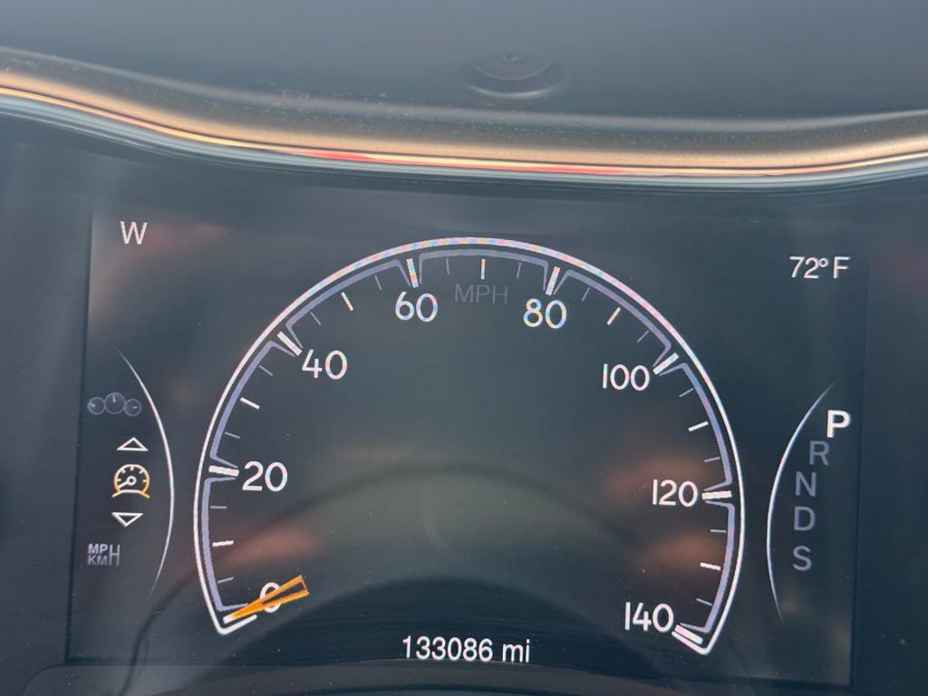 Used 2015 Jeep Grand Cherokee Limited w/ Luxury Group II image 16