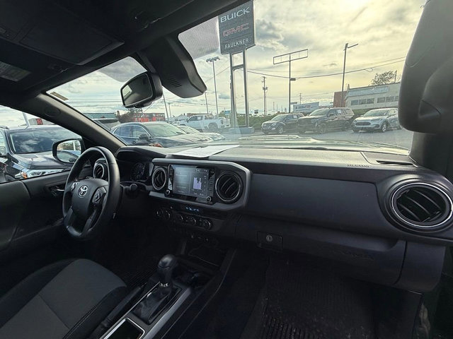 Used 2022 Toyota Tacoma TRD Sport w/ Technology Package AWD/4WD image 21