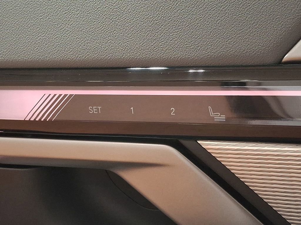 Used 2025 BMW i5 xDrive40 image 25