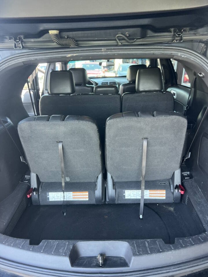Used 2014 Ford Explorer XLT w/ Equipment Group 202A AWD/4WD image 9
