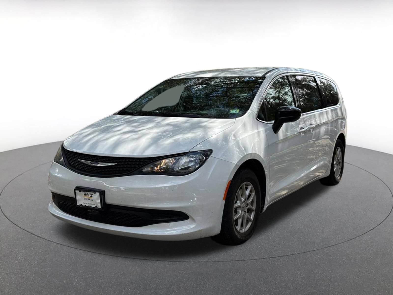 Used 2024 Chrysler Voyager LX FWD image 4