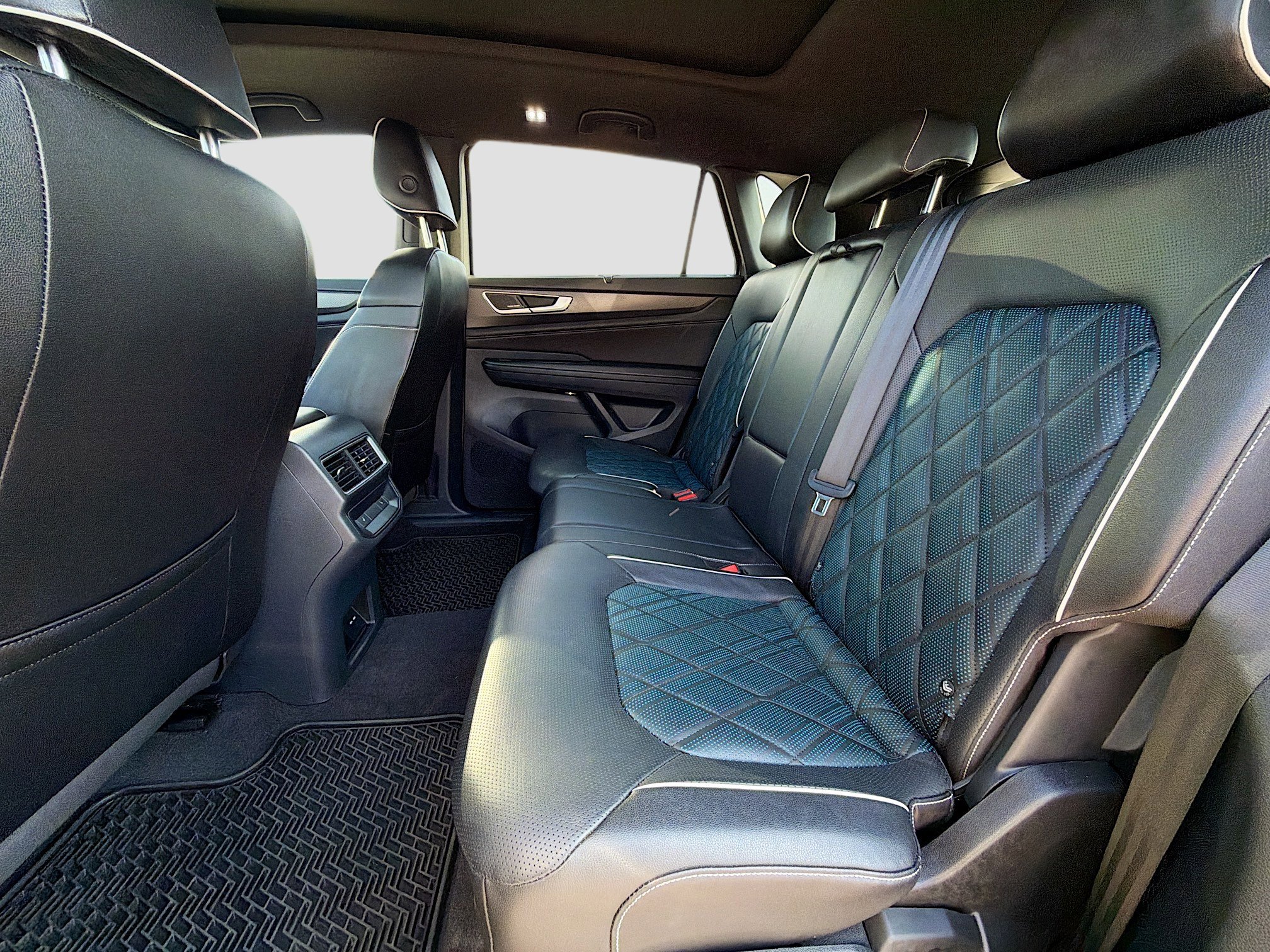 Used 2024 Volkswagen Atlas Cross Sport SEL Premium R-Line image 20