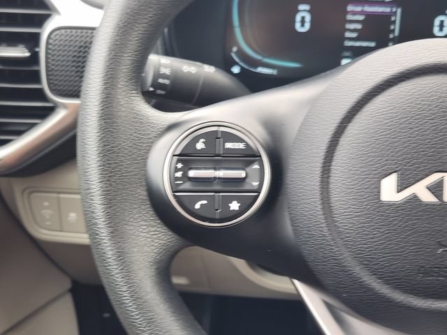 Used 2025 Kia Soul LX w/ LX Technology Package FWD image 28