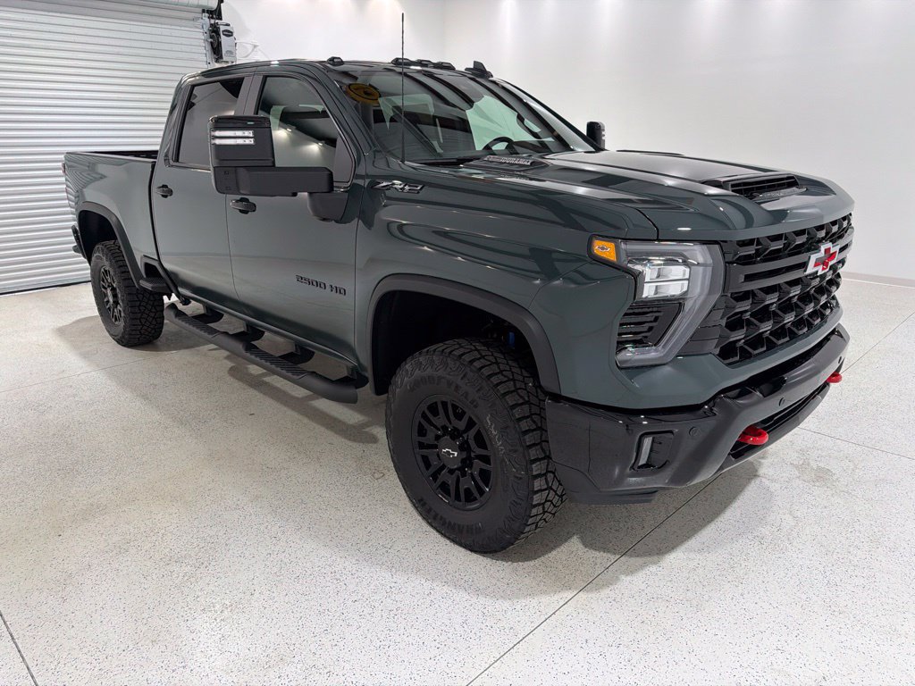 New 2026 Chevrolet Silverado 2500 ZR2 w/ LPO, Dark Essentials Package AWD/4WD image 7