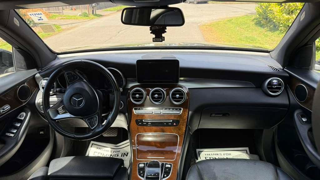 Used 2017 Mercedes-Benz GLC 300 image 3