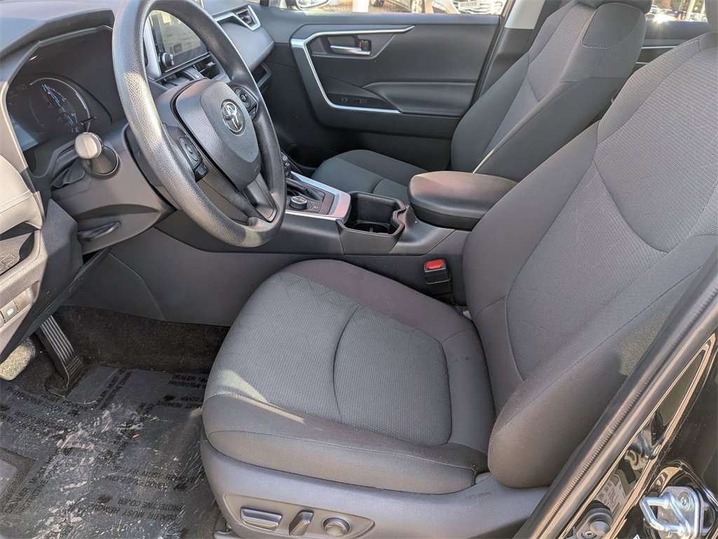 Used 2025 Toyota RAV4 XLE image 24