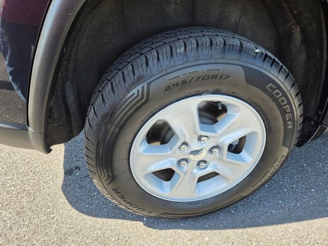 Used 2014 Jeep Grand Cherokee Laredo w/ Quick Order Package 23E image 27