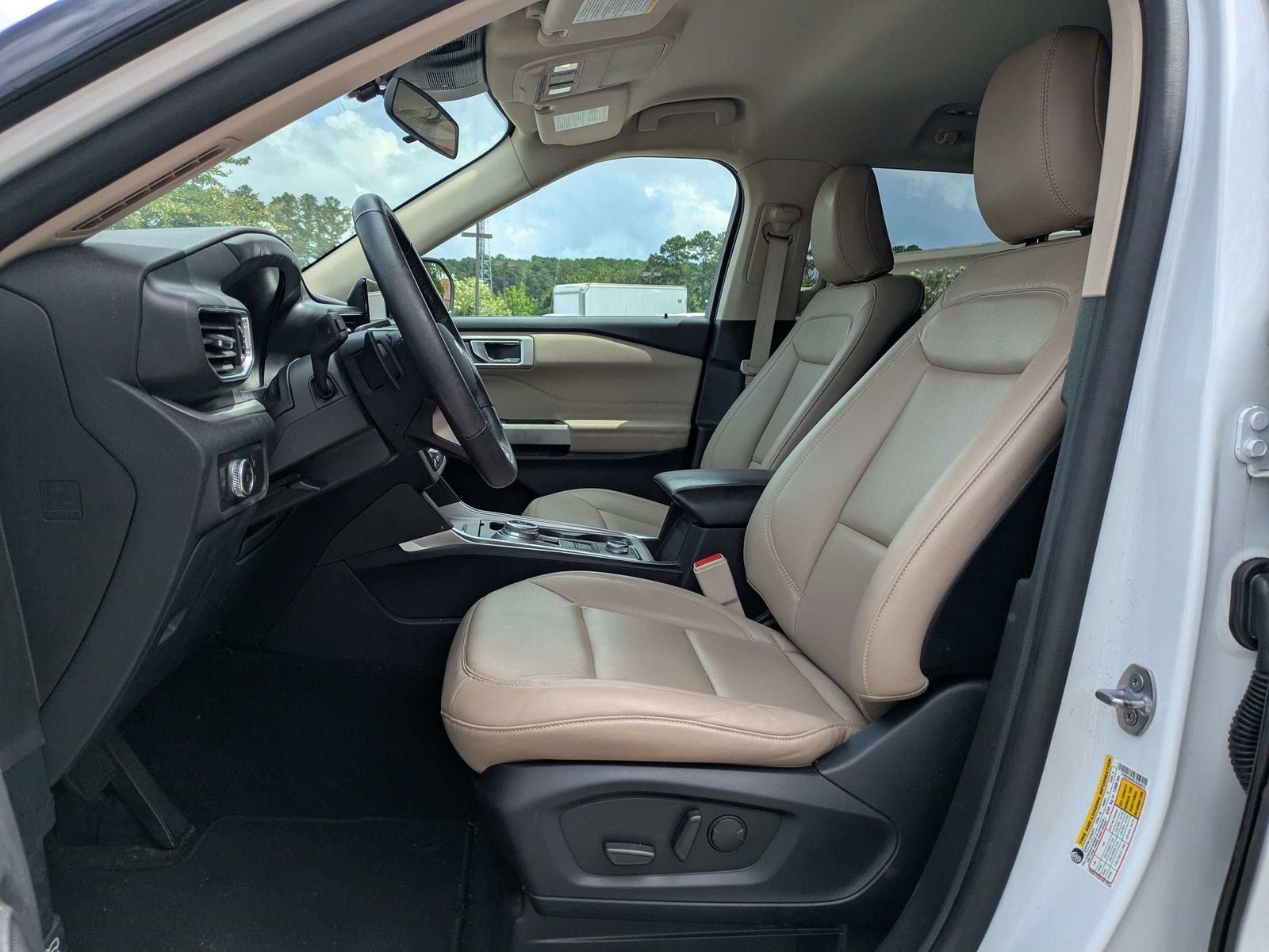 Used 2020 Ford Explorer XLT w/ Equipment Group 202A AWD/4WD image 10