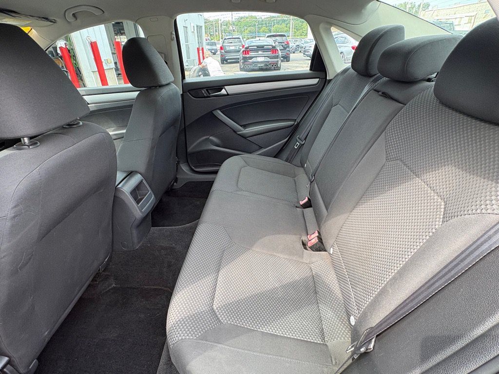 Used 2013 Volkswagen Passat 2.5 S FWD image 11