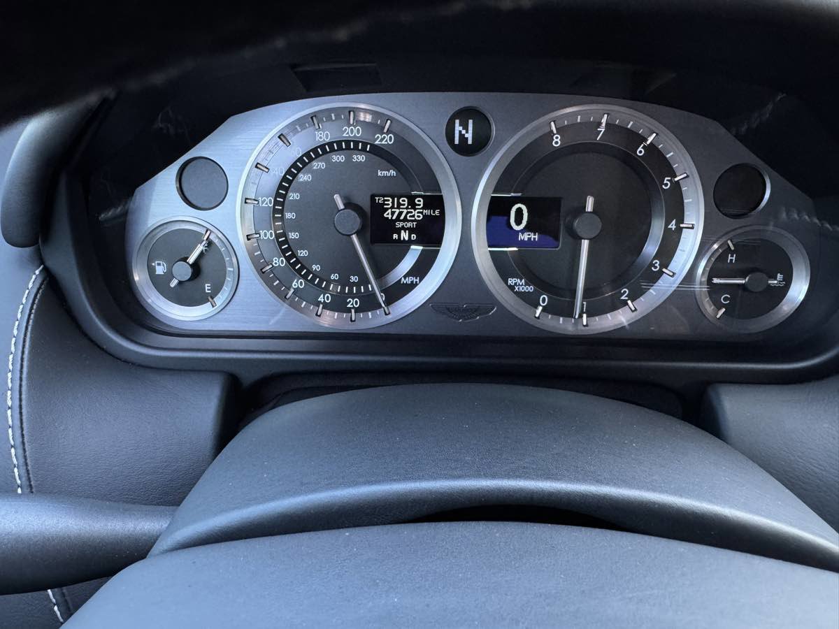Used 2011 Aston Martin V8 Vantage S image 38