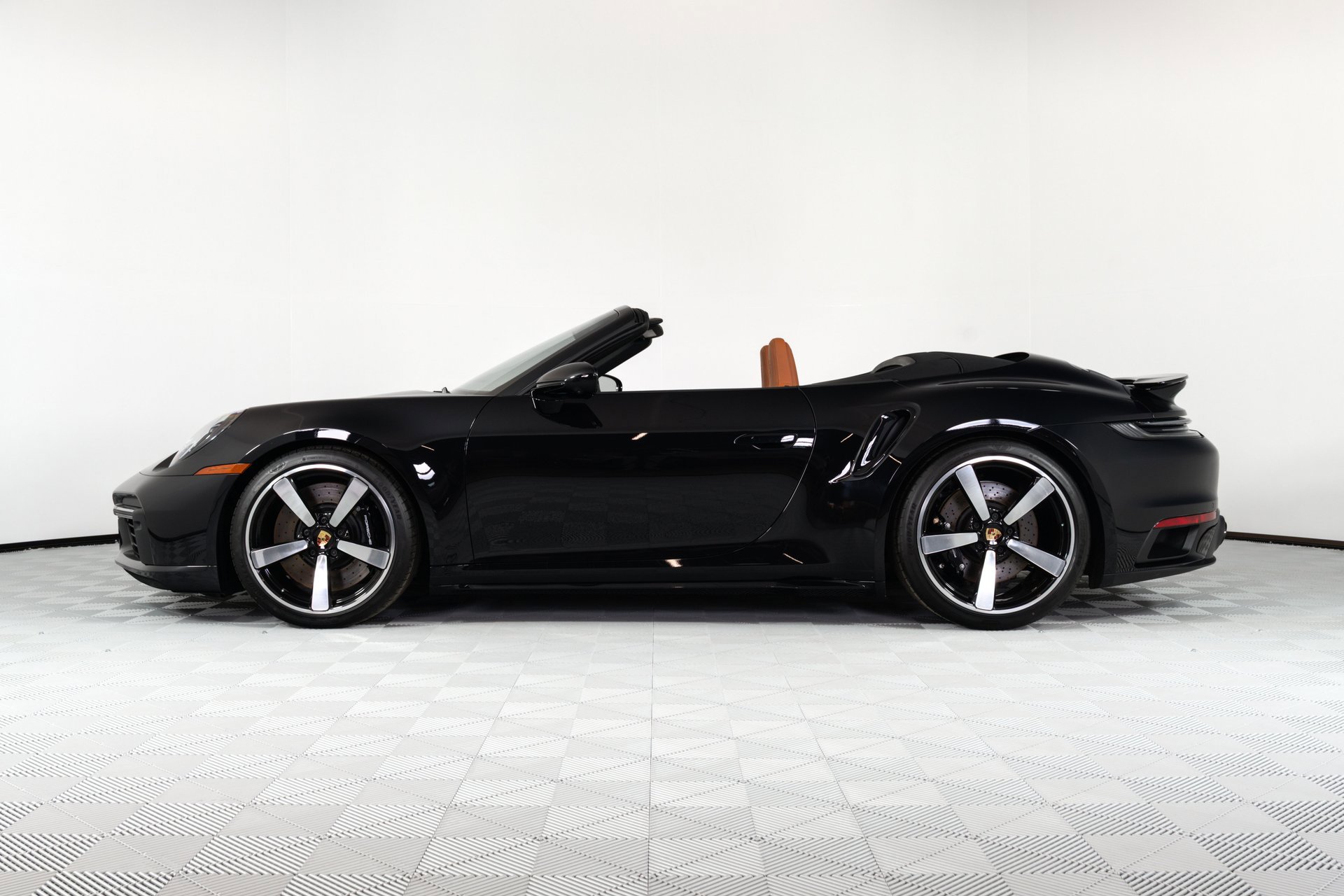 Used 2024 Porsche 911 Turbo image 4