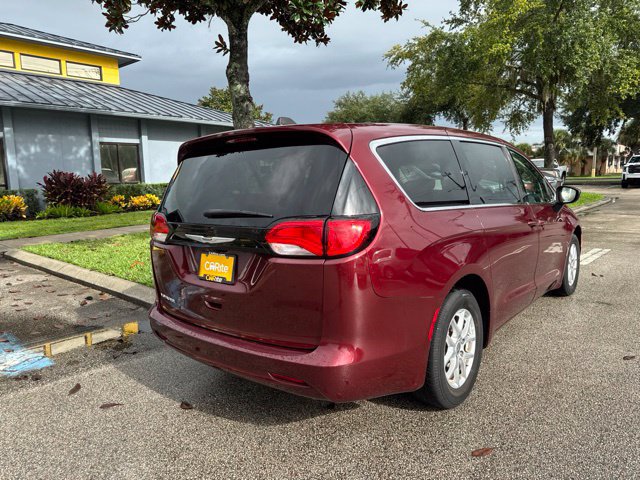 Used 2023 Chrysler Voyager LX FWD image 7